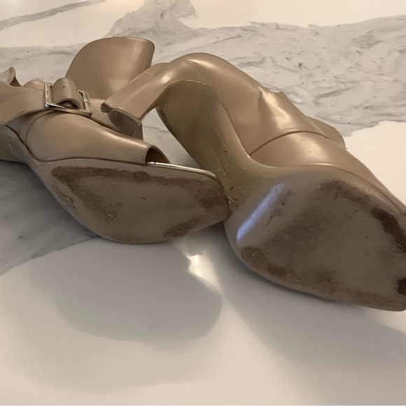 Beautiful Ferragamo shoes! Purchased in NYC. - Picture 3 of 5